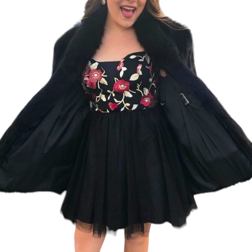 Social Code Formal Floral Embroidered Tulle Lined Dress Size 7 Junior